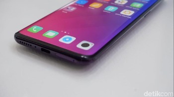 Nah dengan inovasi yang dihadirkan Oppo, mereka lantas membanderol ponselnya ini seharga 999 euro atau sekitar Rp 16,3 juta. Tapi perlu diingat harga ini untuk pasar Eropa. Foto: Adi Fida Rahman/detikinet