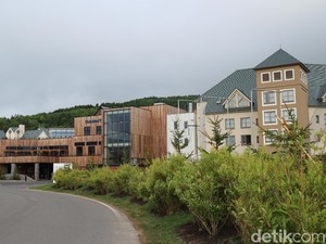 Siapa Bilang Menginap di Resort Mewah Cuma Buat Orang Kaya?