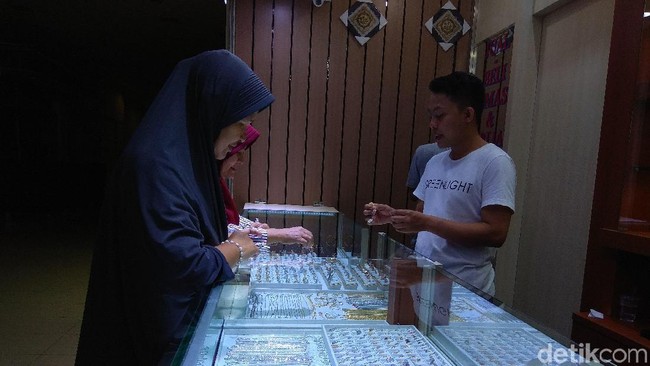 Ramai-ramai Jual Emas Habis Libur Lebaran