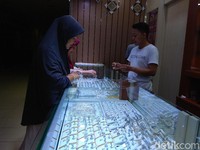Ramai-ramai Jual Emas Habis Libur Lebaran