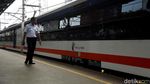 Libur Lebaran Terakhir, Warga Bekasi Jajal Kereta Bandara Soetta