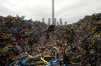 China merupakan salah satu negara yang paling terdepan menggunakan konsep sharing economy. Salah satunya bike sharing. Namun apa yang terjadi?