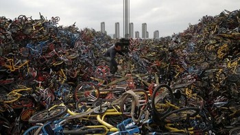 Sepeda itu rencananya semuanya akan didaur ulang. Sepeda yang disewakan tidak bisa digunakan kembali atau dijual seken. Daur ulang pada dasarnya adalah jalan keluarnya, cetus Zhu Qi, manajer di China Recycling Resources. Foto: Istimewa
