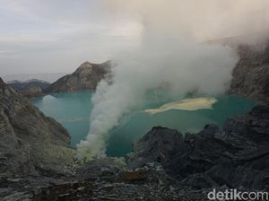 Cuaca Buruk, Pencarian Dua Wisatawan Hilang di Ijen Dihentikan