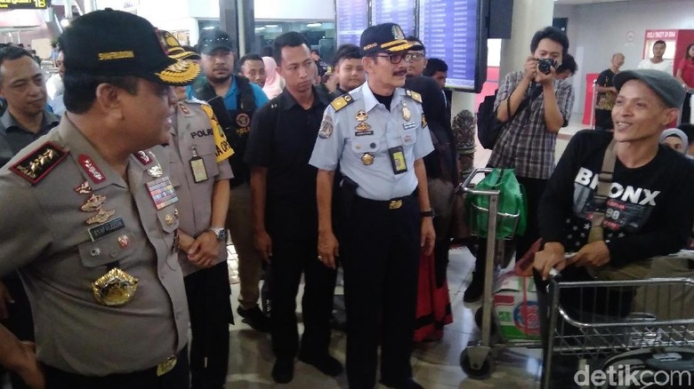 Wakapolri Pantau Arus Balik di Bandara Soekarno-Hatta Wakapolri Pantau Arus Balik di Bandara Soekarno-Hatta