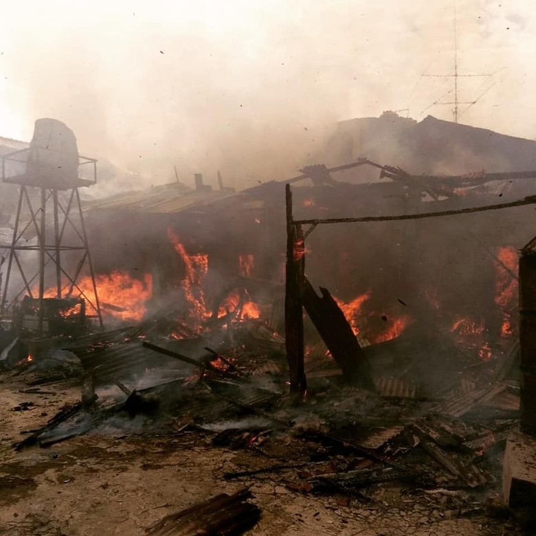 Rumah Kontrakan di Jaktim Terbakar, 12 Damkar Dikerahkan Rumah Kontrakan di Jaktim Terbakar, 12 Damkar Dikerahkan