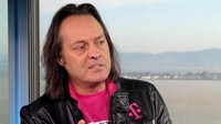John Legere, bos T mobile ini menganggap pegawainya adalah keluarga, dan pegawainya menganggap bisnya selalu perhatian dan membantu. Istimewa/CNBC.