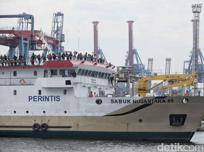Pemudik Arus Balik dari Semarang Tiba di Tanjung Priok