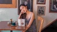 Bali dan kopi sepertinya jadi dua hal favorit pemenang Asia’s Next Top Model season 3 ini. Di Bali ia merekomendasikan kopi buatan SoulBytes. Foto: Instagram ganegani