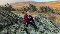 Fahriye juga suka berkunjung ke taman nasional, aquarium dan berkuda di sesi santainya. (evcenf/Instagram)
