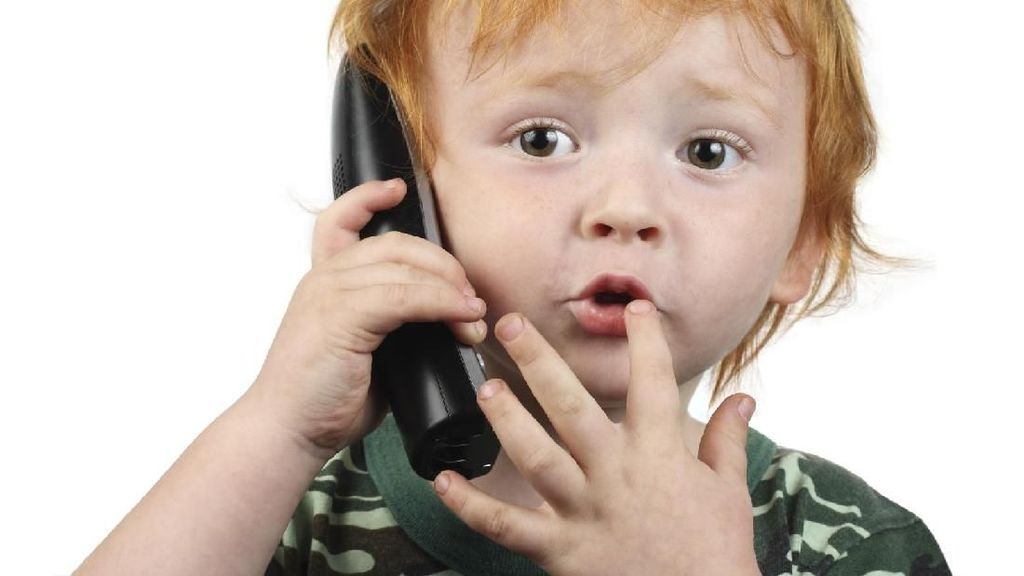 Bocah Ini Dua Kali Telepon Polisi Gara-gara Disuruh Makan Salad Bocah Ini Dua Kali Telepon Polisi Gara-gara Disuruh Makan Salad
