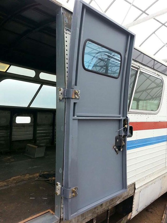 Aku suka mengerjakan segala sesuatunya sendiri, tapi, aku tidak punya pengalaman memasang listrik dan pertukangan yang kubutuhkan untuk proyek ini, kata Jessie kepada Bored Panda. Foto: Dok. Bored Panda