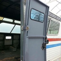 Aku suka mengerjakan segala sesuatunya sendiri, tapi, aku tidak punya pengalaman memasang listrik dan pertukangan yang kubutuhkan untuk proyek ini, kata Jessie kepada Bored Panda. Foto: Dok. Bored Panda