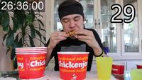 Matt Stonie Hanya Perlu 27 Menit Untuk Lahap 30 Potong Ayam Goreng!