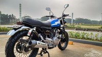 Berat kosong Suzuki Inazuma GW250 mencapai 182 kg membuat ubahan kaki-kaki menjadi pekerjaan yang paling berat, karena tidak mudah mendapatkan tromol yang sesuai. Foto: Handoko N Soetrisno