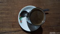 Kopi Santen Mbah Sakijah bisa di bilang sangat kental saat kopi telah dingin. Namun agak encer saat kopi masih panas (Masaul/detikTravel)