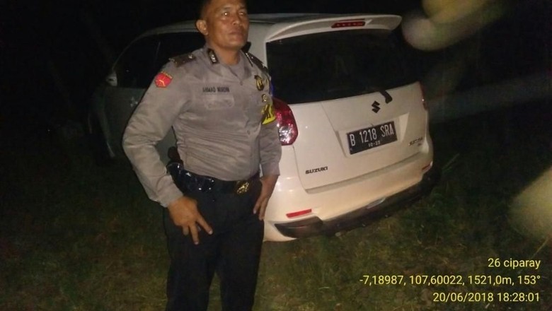 Polisi Buru Maling Mobil Pemudik Berisi Anak di SPBU Polisi Buru Maling Mobil Pemudik Berisi Anak di SPBU