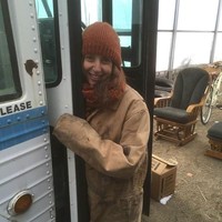 Jessie memilih rumah mobil ketimbang rumah konvensional karena ia ingin menjalani gaya hidup ramah lingkungan. Film dokumenter tentang arsitek ramah lingkungan dan desain yang menggunakan material daur ulang, telah membuatnya terinspirasi membuat tempat tinggal yang juga berkonsep sama. Foto: Dok. Bored Panda