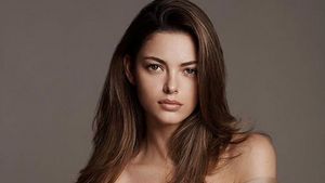 Cantiknya Demi-Leigh Nel-Peters yang Bikin Meleleh