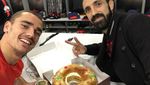 Striker Prancis, Antoine Griezmann Sering Makan Bareng Teman dan Keluarga