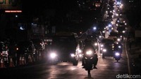 Kemacetan ini disebabkan oleh meningkatnya volume kendaraan saat arus balik.