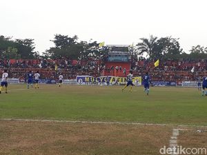 Unik, Cabup-Cawabup Bojonegoro ini Ajak Pendukungnya Nonton Bola