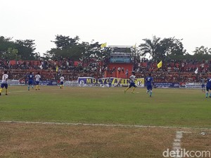 Unik, Cabup-Cawabup Bojonegoro ini Ajak Pendukungnya Nonton Bola