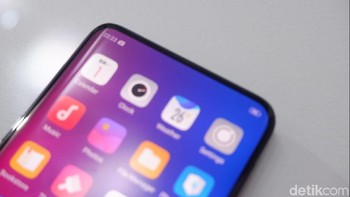 Bezel bagian atasnya malah tampak lebih tipis lagi. Foto: Adi Fida Rahman/detikinet