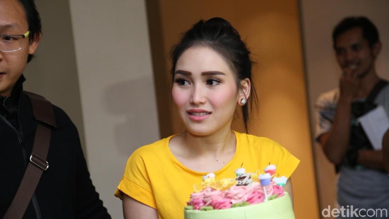 Haters yang Edit Wajah Ayu Ting Ting Jadi Monyet Akhirnya Minta Maaf Haters yang Edit Wajah Ayu Ting Ting Jadi Monyet Akhirnya Minta Maaf