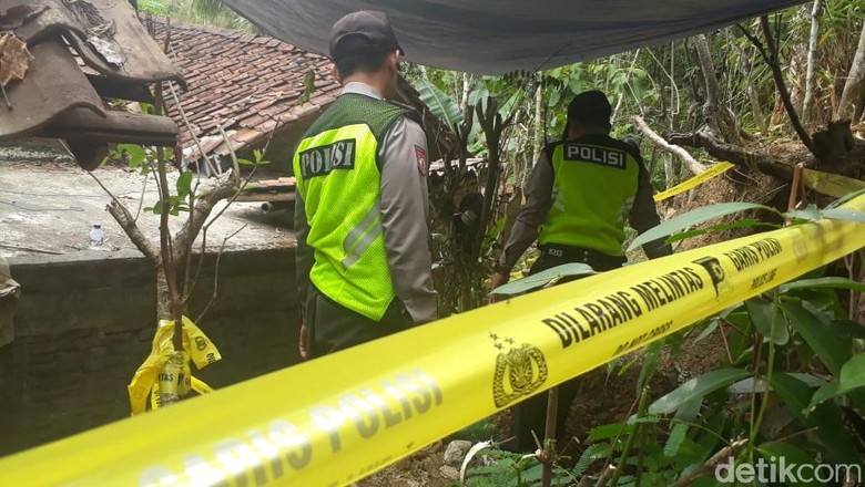 Sosok Mbah Yam, Dukun Pijat Aborsi di Mata Menantunya Sosok Mbah Yam, Dukun Pijat Aborsi di Mata Menantunya