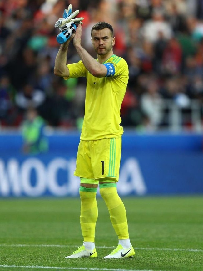Igor Akinfeev adalah kapten tim nasional Rusia. Bermain sebagai kiper atau penjaga gawang, pemain 32 tahun ini kerap mendapat gelar kiper terbaik. (Foto: Getty Images)