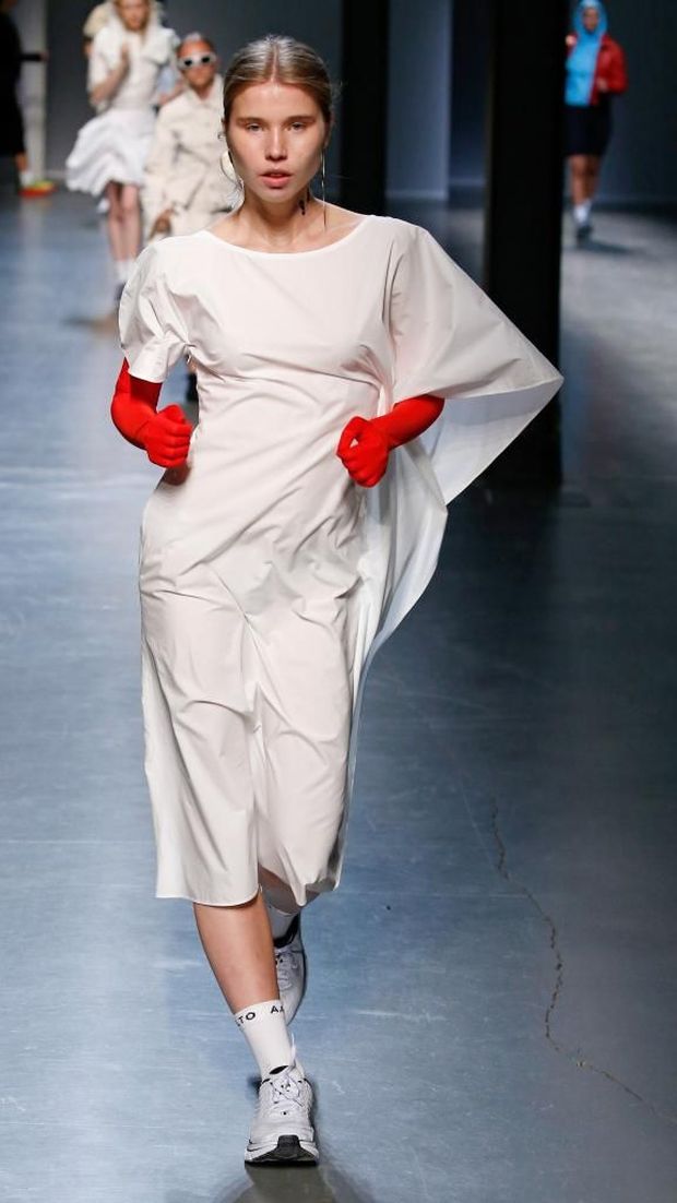 Saat Tren Olahraga Jalan Cepat Hidup Lagi di Catwalk Milan Fashion Week