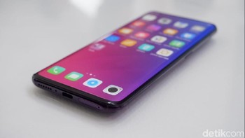  Baterainya berkapasitas 3.730 mAh dengan pengisian cepat VOOC. Foto: Adi Fida Rahman/detikinet