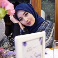 Sukses menjual produk skin care, Maula merilis produk bulu mata palsu. Brand barunya ini pun laris manis. Menyambung Idul Fitri tahun ini, ia berhasil menjual lebih dari 5000 pasang bulu mata palsu dalam satu bulan saja. Foto: Instagram/MaulaHr