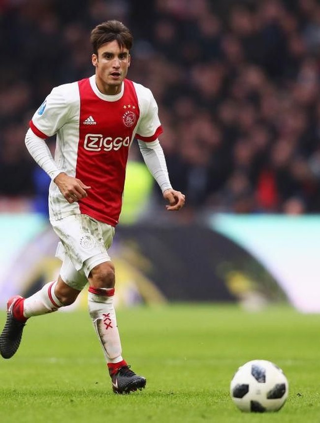 Nicolas Tagliafico merupakan pemain timnas Argentina. Pria 25 tahun ini kegantengannya bak bintang film dunia. Dia pun disebut-sebut sebagai The New Javier Zanetti, yang merupakan legenda sepakbola klub Inter Milan. (Foto: Getty Images)