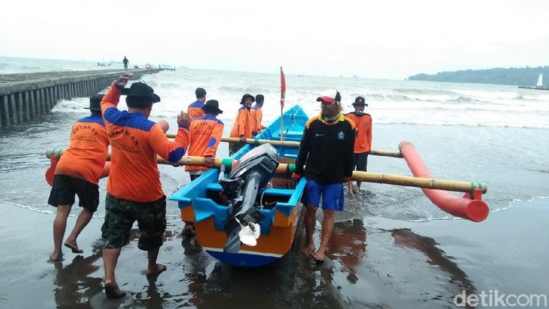 Seorang Wisatawan Hilang Terseret Ombak Pantai Teluk Penyu Cilacap Seorang Wisatawan Hilang Terseret Ombak Pantai Teluk Penyu Cilacap