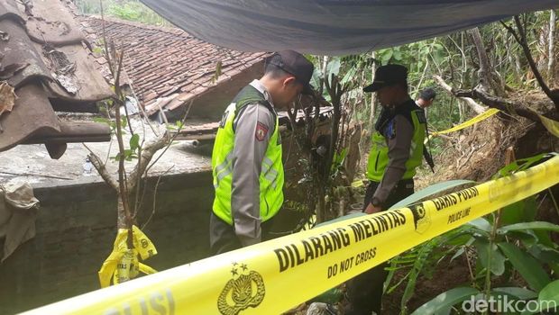 TKP kuburan bayi-bayi korban aborsi di Magelang. 