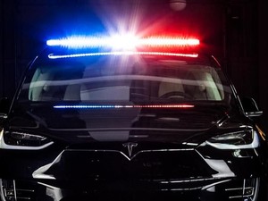 Keren, Polisi Swiss Pakai Tesla Model X