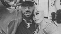 Belum lama ini, Agnez Mo menunjukkan kedekatannya lagi dengan Chris Brown. Foto: Dok.Instagram/agnezmo