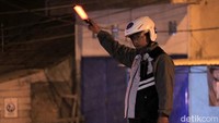 Petugas sempat menerapkan sistem satu arah atau one way dari Garut dan Tasik ke Bandung.