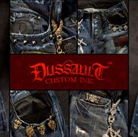 Siapa sangka jeans super belel bisa berharga sangat mahal? Dussault Apparel Trashed Denim contohnya. Jeans ini telah dicuci sebanyak 13 kali sebelum dirusak dan dihiasi berbagai bebatuan mulia seperti berlian, rubi, rose gold dan emas putih. Sepasang jeans dihargai hingga Rp 3,5 miliar. Foto: Dok. Money Inc.