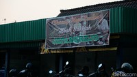 Nama warung kopi santen‎ ini diambil dari sang pendirinya yakni Mbah Sakijah. Sekarang, Kopi Santen Mbah Sakijah sudah dikelola oleh keturunan ketiganya (Masaul/detikTravel)