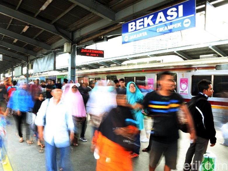 Ada Pemeliharaan Sistem Ticketing KRL, 3 Stasiun Ini Antre Ada Pemeliharaan Sistem Ticketing KRL, 3 Stasiun Ini Antre