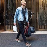 Ben Simmons terlihat menemani Kendall Jenner berbelanja di Barneys pekan lalu. Dikutip dari Elle, ia juga menemani Kendall berbelanja di Erewhon Market, toko makanan sehat di Los Angeles. (Foto: Instagram)