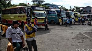 Terminal Bus Tanjung Priok Masih Sepi