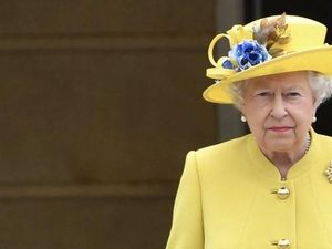 Ini Kue yang Selalu Dibawa Ratu Elizabeth Ketika Berpergian