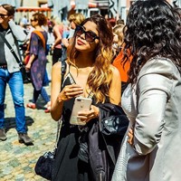 Ciuman sederhana di pipi dan mereka bertindak seolah-olah dia berurusan dengan seorang pemerkosa, kritik netizen. Foto: Instagram @juliethgonzaleztheran