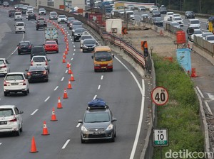 Arus Lalin Padat, Contraflow Diberlakukan di Tol Cikampek