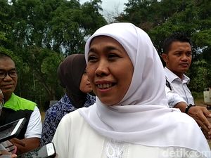 Tanggapi Spanduk Fardu Ain, Khofifah: Dimana-mana Ada CCTV