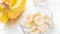 Pisang kaya akan potasium yang setara dengan produk suplemen. Selain mudah ditemukan, kandungan potasium yang tinggi dapat mengontrol tekanan darah. Foto: iStock